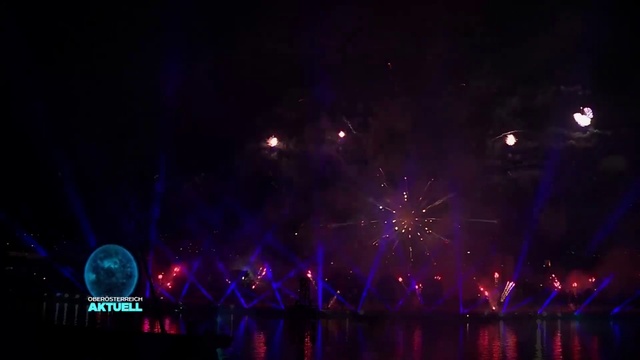 Video Reference: Entertainment, Performance, Light, Event, Purple, Violet, Night, Lighting, Public event, Stage