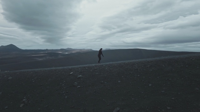 Video Reference: Sky, Highland, Cloud, Natural environment, Sand, Atmospheric phenomenon, Fell, Horizon, Landscape, Ecoregion