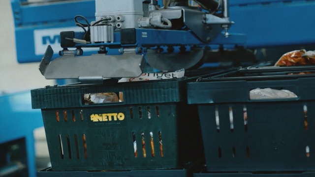 Video Reference: scale model, machine