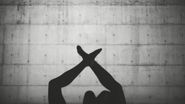 Video Reference: Black, White, Black-and-white, Wall, Shadow, Monochrome, Monochrome photography, Line, Photography, Leg