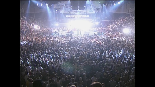 Video Reference: Crowd, Performance, Entertainment, People, Rock concert, Concert, Light, Audience, Event, Performing arts