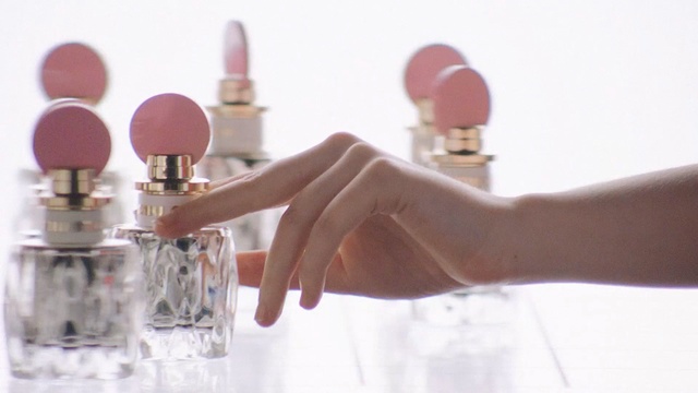 Video Reference: Finger, Hand, Pink, Nail, Perfume, Gesture, Thumb, Cosmetics, Glass, Person