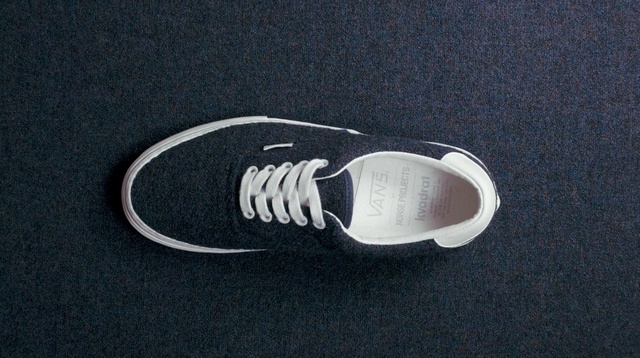 Video Reference: Footwear, White, Shoe, Sneakers, Plimsoll shoe, Athletic shoe, Walking shoe, Tennis shoe, Skate shoe