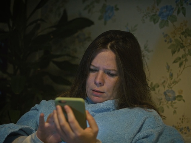 Video Reference: Human, Long hair, Fun, Hand, Adaptation, Brown hair, Smile, Portrait, Person