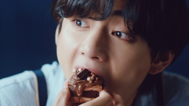 Video Reference: Sweetness, Eating, Chocolate, Junk food, Lip, Food, Chin, Mouth, Dessert, Food craving