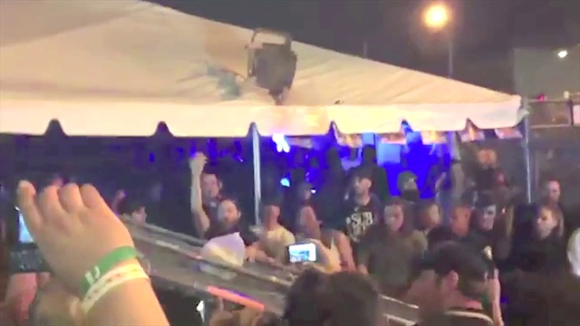 Video Reference: Crowd, Purple, Event, Fun, Nightclub, Audience, Performance, Party, Music venue, Disco