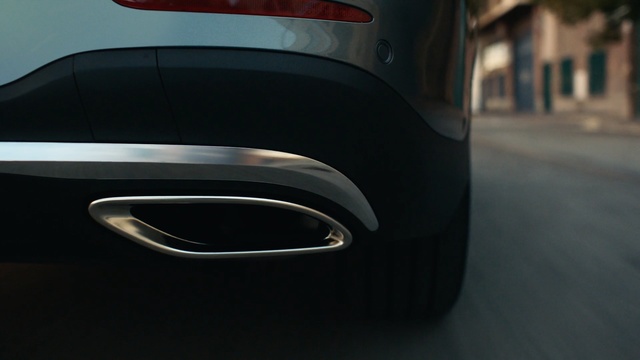 Video Reference: Automotive design, Vehicle, Automotive exterior, Car, Vehicle door, Bumper, Grille, Automotive lighting, Executive car