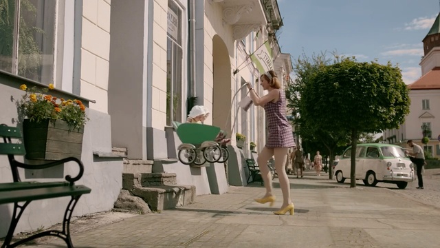 Video Reference: Green, Street, Neighbourhood, Architecture, Vehicle, Pedestrian, Facade, Building, Street performance, Road