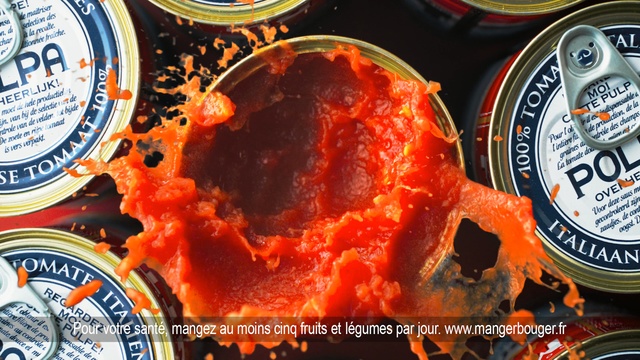 Video Reference: Food, Cuisine, Ingredient, Dish, Produce, Bottle, Table, Sitting, Bowl, Orange, Black, Plate, Pizza, Holding, Cake, Meat, Woman, Eating, Sandwich, Laying, Cheese, Man, Standing, Soup, Text, Meal