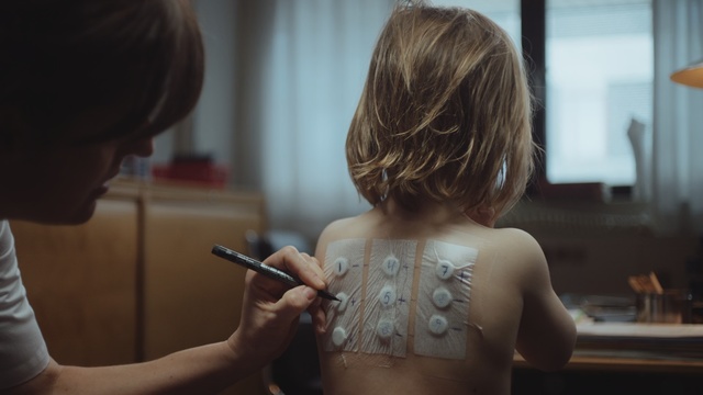 Video Reference: shoulder, hairstyle, girl, arm, back, hairdresser, tattoo, hair coloring, neck, bob cut