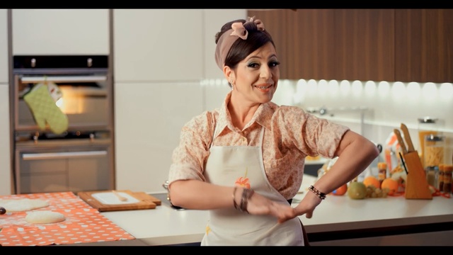 Video Reference: homemaker, cook, girl, cuisine, Person