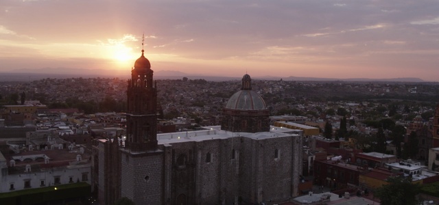 Video Reference: Sky, Landmark, City, Cityscape, Urban area, Metropolitan area, Skyline, Morning, Human settlement, Horizon