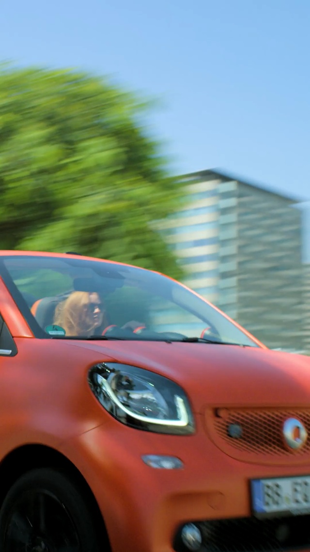 Video Reference: Land vehicle, Vehicle, Car, Motor vehicle, Automotive design, City car, Hood, Hatchback, Subcompact car, Supermini