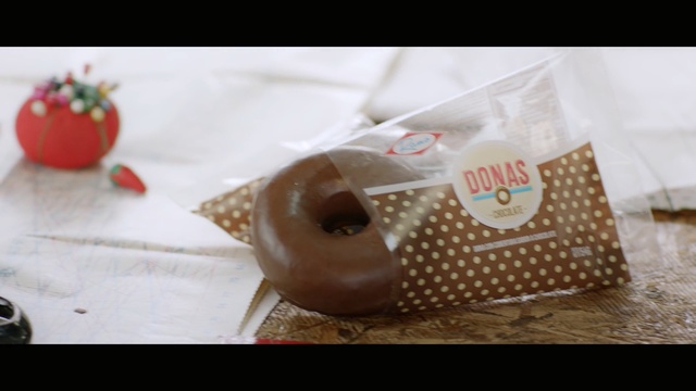 Video Reference: sweetness, chocolate, dessert, Person