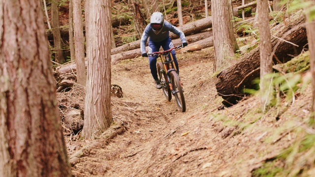 Video Reference: Land vehicle, Cycle sport, Vehicle, Mountain biking, Downhill mountain biking, Bicycle, Cycling, Mountain bike, Mountain bike racing, Cross-country cycling