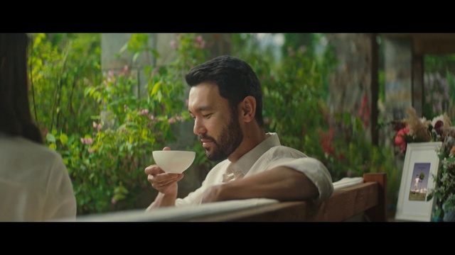 Video Reference: Sitting, Adaptation, Human, Fun, Screenshot, Mouth, Photography, Muscle, Happy, Alcohol