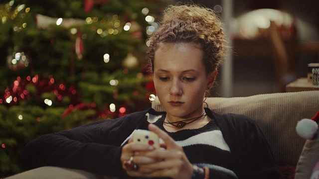 Video Reference: girl, event, christmas, human, smile, tradition, tree, fun, plant, holiday, Person