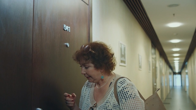 Video Reference: Hair, Hairstyle, Snapshot, Fun, Room, Photography, Smile, Reflection, Person