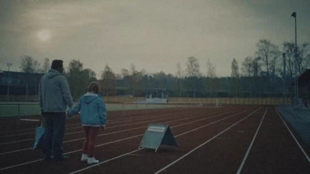 Video Reference: Track and field athletics, Atmospheric phenomenon, Line, Sky, Race track, Morning, Recreation, Running, Athletics, Sprint