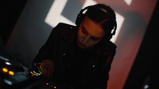 Video Reference: Disc jockey, Electronics, Audio equipment, Fun, Eyewear, Headphones, Darkness, Technology, Cool, Room