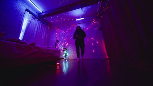 Video Reference: Purple, Violet, Light, Lighting, Visual effect lighting, Magenta, Pink, Performance art, Stage, Performance