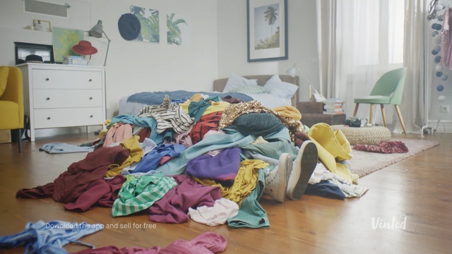 Video Reference: Bed sheet, Room, Bedding, Textile, Bedroom, Linens, Furniture, Interior design, Bed, Floor