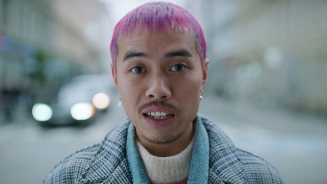 Video Reference: Hair, Face, Facial expression, Forehead, Eyebrow, Cheek, Hairstyle, Chin, Lip, Eye