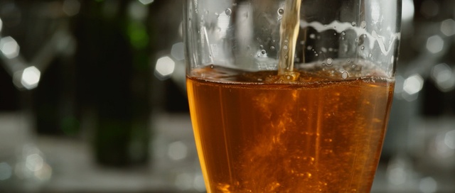 Video Reference: Drink, Beer glass, Beer, Alcoholic beverage, Lager, Distilled beverage, Liqueur, Alcohol, Pint, Pint glass
