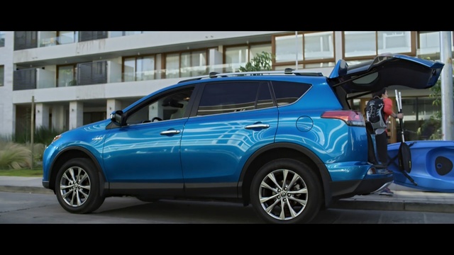 Video Reference: car, land vehicle, motor vehicle, vehicle, automotive design, sport utility vehicle, bumper, mid size car, automotive exterior, automotive wheel system