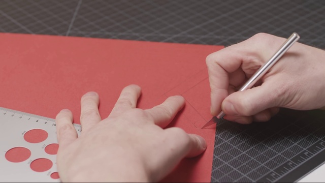 Video Reference: Finger, Hand, Nail, Paper, Construction paper, Material property, Thumb