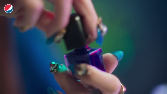 Video Reference: Finger, Nail, Blue, Hand, Gadget, Purple, Pink, Photography, Close-up, Technology