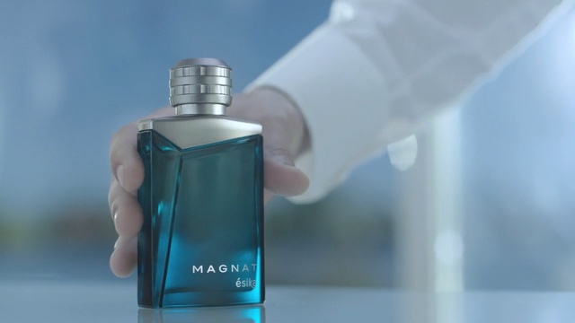 Video Reference: Product, Water, Perfume, Fluid, Solution, Bottle, Liquid, Spray, Glass bottle, Solvent