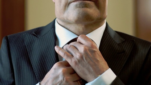 Video Reference: Suit, Formal wear, Gentleman, Tie, White-collar worker, Male, Businessperson, Gesture, Hand, Tuxedo