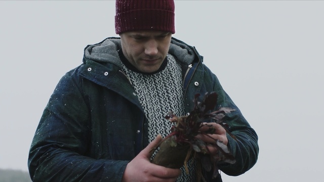 Video Reference: winter, cap, beanie, headgear, jacket, snow, glove, knit cap, fun, freezing, Person