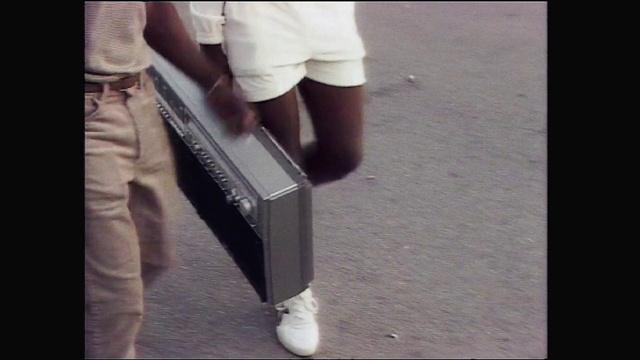 Video Reference: Standing, Leg, Human leg, Snapshot, Hand, Joint, Shoe, Human body, Footwear, Finger