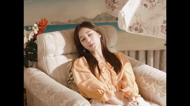 Video Reference: skin, beauty, girl, lady, sitting, smile, textile, portrait, long hair, happiness, Person