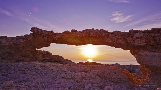 Video Reference: natural arch, sky, formation, rock, badlands, canyon, morning, geological phenomenon, dawn, horizon