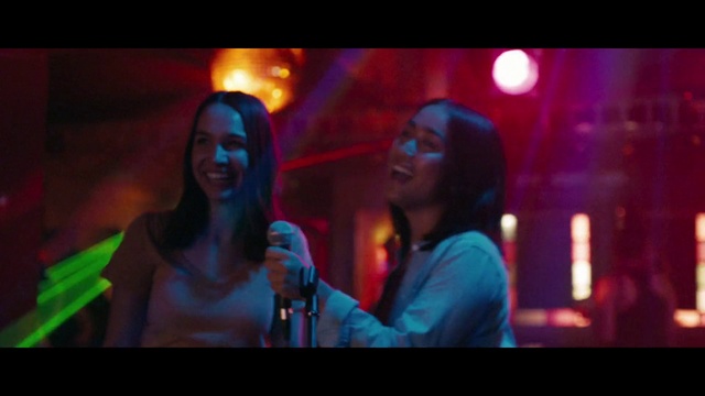 Video Reference: Performance, Event, Music, Fun, Song, Music venue, Singing, Magenta, Nightclub, Music artist