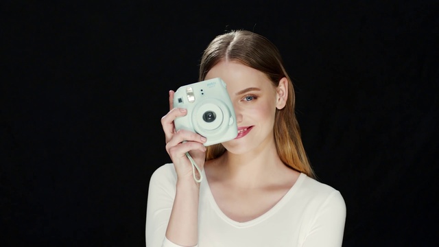 Video Reference: Face, Camera, Cameras & optics, Skin, Digital camera, Beauty, Chin, Cheek, Eye, Photography