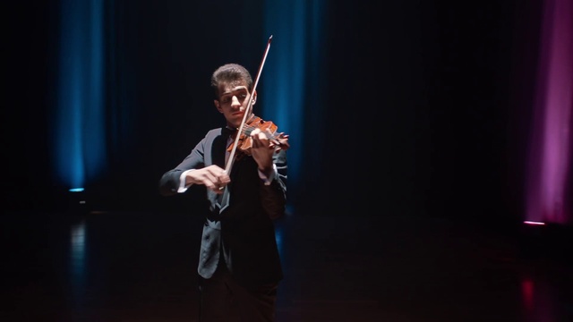 Video Reference: Performance, Entertainment, Music, Performing arts, Event, Talent show, Stage, Performance art, Music artist, Microphone