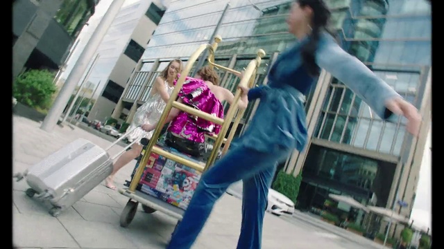 Video Reference: Snapshot, Fashion, Street fashion, Magenta, Shopping, Travel, Jeans, Street