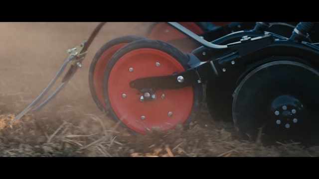 Video Reference: Vehicle, Soil, Wheel, Agricultural machinery, Tractor, Automotive wheel system, Automotive tire, Auto part