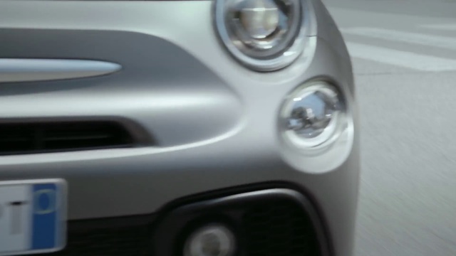 Video Reference: Land vehicle, Vehicle, Car, City car, Fiat 500, Automotive design, Fiat, Compact car, Hatchback, Ford motor company