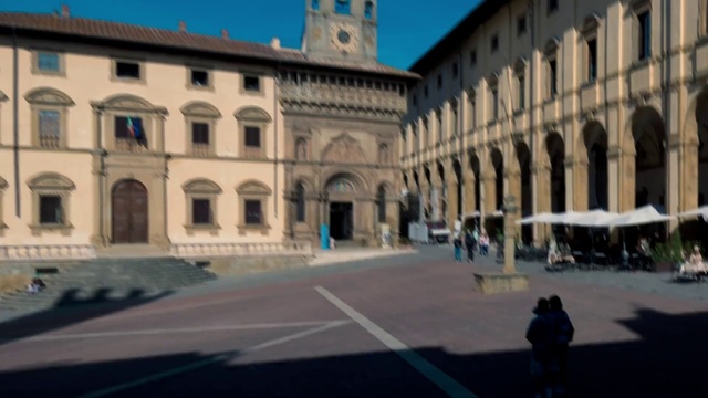 Video Reference: Landmark, Building, City, Architecture, Human settlement, Town, Town square, Palace, Classical architecture, Plaza
