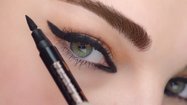Video Reference: Eyebrow, Face, Eye, Eyelash, Skin, Eye liner, Beauty, Mascara, Eye shadow, Organ