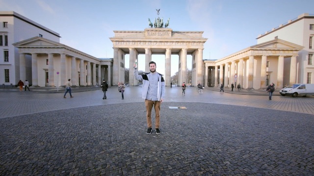 Video Reference: Palace, Architecture, Building, Tourism, Estate, Facade, City, Mansion, Tourist attraction