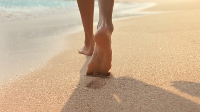 Video Reference: Human leg, Leg, Sand, Tan, Foot, Walking, Ankle, Summer, Close-up, Beach