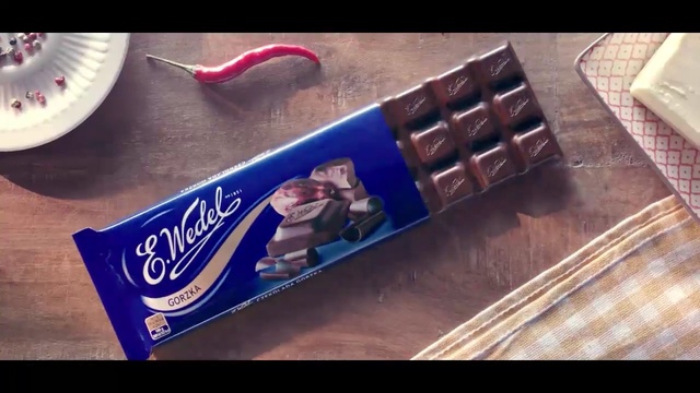 Video Reference: Chocolate bar, Chocolate, Food, Confectionery, Snack, Dessert, Finger food, Cuisine, Oreo, Wafer