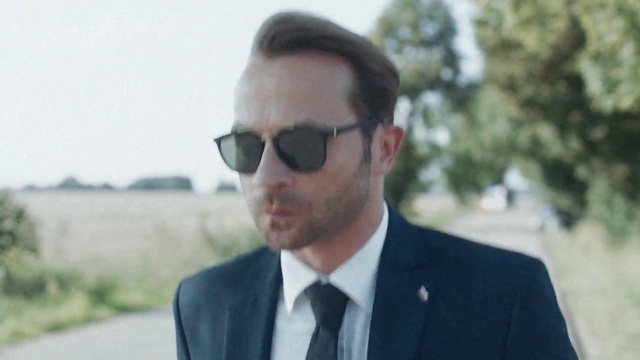 Video Reference: Eyewear, Hair, Sunglasses, Suit, Cool, Glasses, White-collar worker, Forehead, Vision care, Businessperson