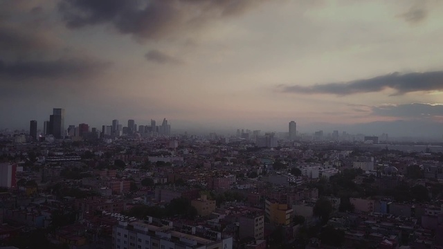 Video Reference: Cityscape, Metropolitan area, Sky, Urban area, City, Metropolis, Skyline, Atmospheric phenomenon, Daytime, Human settlement